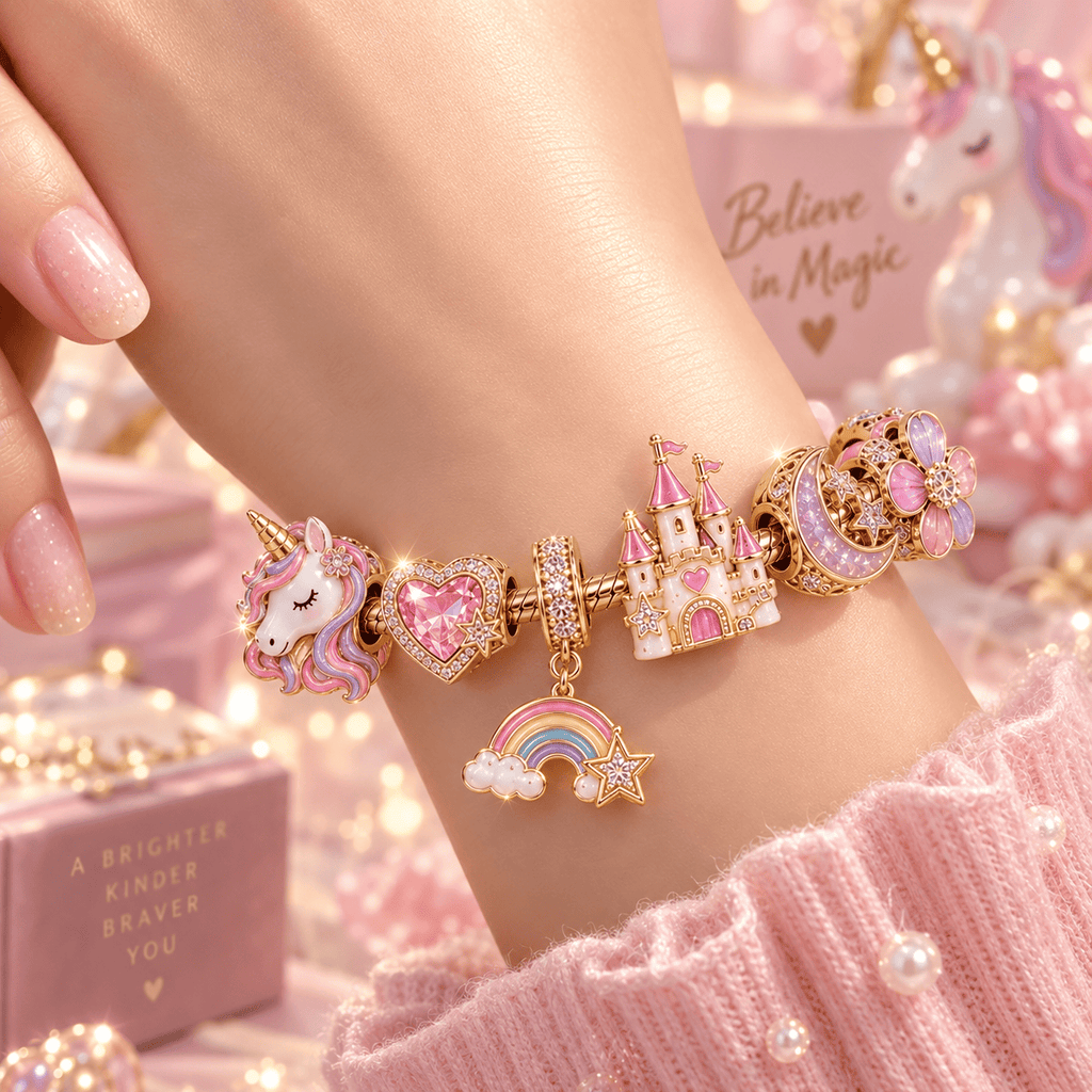 UNCN Gold Charm Bracelet Set VTH